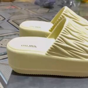 Dép nữ Eva đế đúc 6cm mềm dẻo siêu nhẹ chống trơn trượt dh289