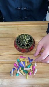 60Pcs Natural Incense Cones Mixed Flavor Backflow Insence Floral Lavender Sandalwood Yoga Meditation Tea Room Home Decorations 塔香 香炉