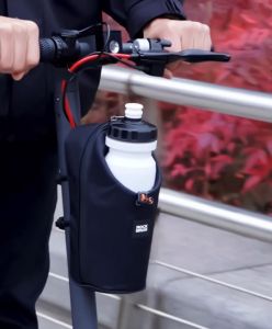 ROCKBROS ที่วางขวดน้ำติดรถจักรยานจักรยานความจุ1.5L กระเป๋ากระเป๋าใส่ขวดขี่จักรยานอเนกประสงค์ปล่อยเร็ว Skuter Listrik กระเป๋าใส่ขวดจักรยานพับได้
