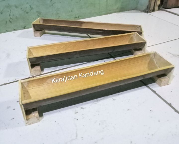 Ayam Pencok Sunda dalam wadah penyimpanan