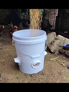 [Malaysia Spot]Automatic chicken feeder automatic drinking water bowl is suitable for feeding chickens ducks and geese to prevent chicken feed from spilling