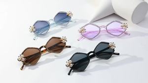 New 2025 Rhinestone Pearl Rhombic Sunglasses Women Fashion Luxury Designer Gradient Handmade Sun Glasses Female Shades Eyewear