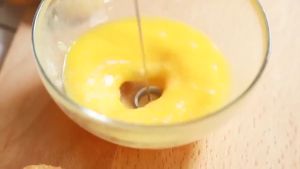 Máy đánh trứng Mini cầm tay tặng kèm pin khuấy pha Cafe tạo bọt mới nhất SaSams House