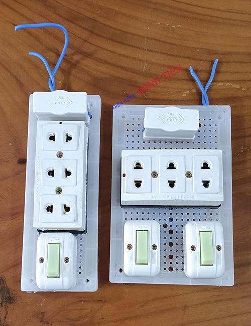 Bảng điện, Taplo bắt sẵn gồm cầu chì, ổ cắm 2, 3 lỗ, CB (Aptomat), 1 ...