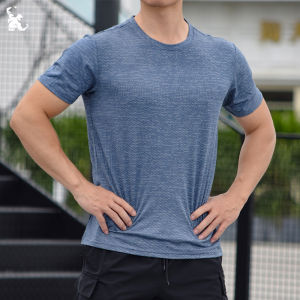 เสื้อยืดวิ่งฤดูร้อนสำหรับผู้ชาย ระบายอากาศได้ดี แห้งเร็ว ทรงหลวม คอตั้ง แขนสั้น ทรงพอดีตัว วัสดุโพลีเอสเตอร์และไนลอน