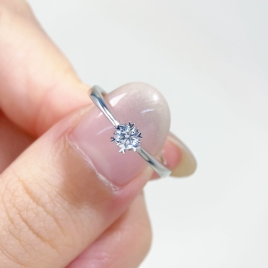 LAZO DIAMOND Love Mark Solitaire Diamond Ring in 375/9K White Gold