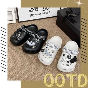 2025รองเท้าเดินชายหาด หน้าโต พื้นนุ่ม พร้อมเชือกโซ่เงินแบบถอดเปลี่ยนได้ สำหรับผู้ชายและผู้หญิงสินค้ามีในสต็อก ส่งทันที ราคาพิเศษช่วงเวลาจำกัด