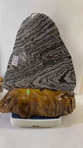 Cây đá tự nhiên màu đen VÂN TRẮNG TỰ NHIÊN ĐẸP NHƯ 1 BỨC TRANH  cao 47 cm nặng 12 kg CUNG THIÊN ĐỨC