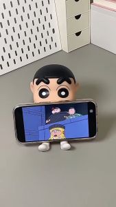 Dudukan Phone Holder Penyangga Ponsel HP Shinchan Shin-chan Ornamen Boneka Vinil Dudukan Tablet Ponsel Kartun Lucu Gemas