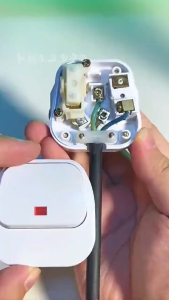 Phích Cắm 3 Chấu Có Công Tắc & Cầu Chì – Lõi Đồng Nguyên Chất Chịu Tải Cao An Toàn Cho Thiết Bị