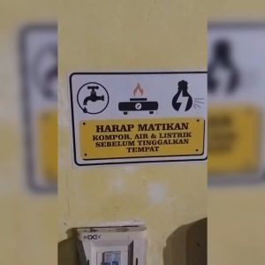 LABEL STIKER TOKO HARAP MATIKAN KOMPOR AIR & LISTRIK SEBELUM TINGGALKAN TEMPAT 30x10cm 30x20cm 30x45cm