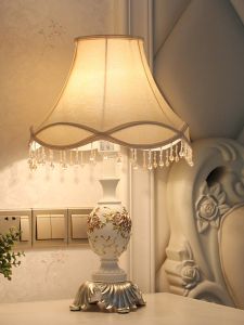 European Style Reading Lamp for Living Room Bedroom Sofa Table Light Luxury Romantic Country Style Warm Lighting Decorative Table Lamp
