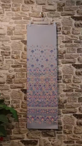 260.ผ้าไหมแกมฝ้าย ผ้าทอทั้งผืน ลายแพรวาฉัตรสวรรค์สีเทา