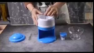 Manual Ice Crusher Hand Crank Ice Shaver Machine Portable Ice Crusher Maker for Halo-Halo Scraped Ice Dessert Home Kitchen Tool