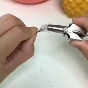 Dụng cụ cắt tỉa lông mũi bằng thép không gỉ cao cấp máy tỉa lông mũi an toàn tiện lợi hộp kim loại thép không gỉ