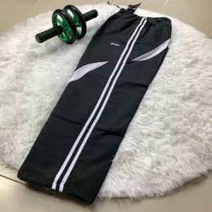 888กางเกงผ้าร่มขายาว กระเป๋าซิป แต่งแถบด้านข้าง ปักโลโก้สปอร์ตเป็นผ้าเนื้อดีมีซับในเป็นตาข่ายตลอดทั้งตัว