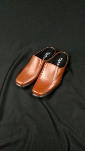 Working Sepatu Slip On Kerja Pria Casual Bahan Kulit Warna Hitam F-07
