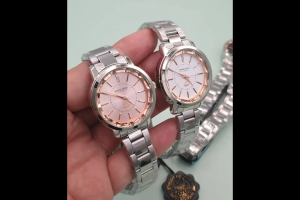 นาฬิกาข้อมือผู้หญิง Eagle แบรนด์แท้ 100% หน้าปัดขีด ประดับเพชร พร้อมกล่อง ( คละสี )