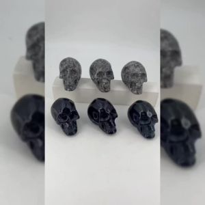 2in Natural Yooperlite Stone Skull Statue Reiki Flame Stone Gemstone Healing Black Obsidian Figurine Home Decor Collection Gift