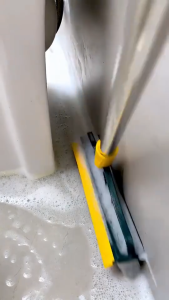 แปรงขัดพื้น 4in1/ 3 in 1 แปรงทำความสะอาดพื้น พร้อมที่รีดน้ำในตัว มีที่กวาดน้ำ แบบด้ามยาว เข้าได้ทุกซอกทุกมุม