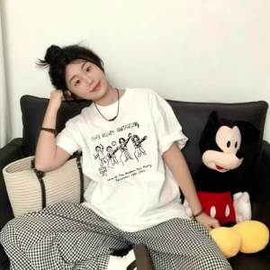 T-Shirt Wanita Basic Katun Combed 24S Premium Lengan Pendek Desain Oversize Korea Ukuran Besar Motif Band Rock Kreatif Edgy Atasan Adem Anti Lembap Slim Fit Awet Muda Manis dan keren Modis Nyaman Model tren Santai Pullover Kerah Bulat Pakaian couple