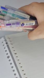 Bút bi nước - mực gel bấm nhiều màu 0.5mm Deli EG118 (118) - Bút viết đều trơn tru lâu hết mực