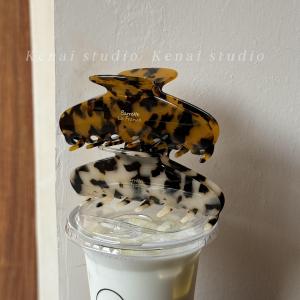 Large Size Acetate Hair Claw Leopard Print Shark Fin Style Old Money Back of Head Bun Clip Fashionable Hair Accessories