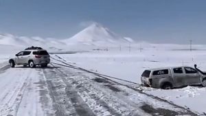 10 Ton Mobil Dengan Tali Trailer & Penyelamatan Mobil