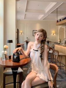 ชุดแฟชั่นฤดูร้อน ชุดกระโปรงทรงเอคอวีแขนกุด กระโปรงสั้น ชุดกระโปรงทรงเอ ชุดแฟชั่นสำหรับผู้หญิงวัย 18-25 ปี