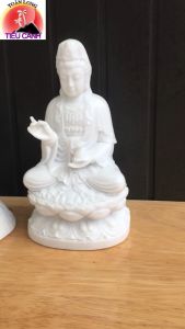 Bộ tam thánh- tam thế phật (phật thích ca- phật quan âm- phât dược sư) chất liệu Đá đúc (Nhiều màu sắc). Trang trí trên ô tô tiểu cảnh bonsai ghép lũa để bàn trà phòng khách bàn làm việc thờ cúng