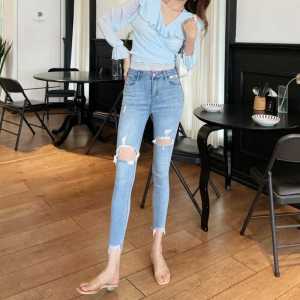 กางเกงยีนส์ขากระบอกสีฟ้าอ่อนเอวสูงทรงสลิมฟิต กางเกงยีนส์ทรงสลิมฟิตสำหรับผู้หญิง กางเกงขายาวทรงขากระบอก