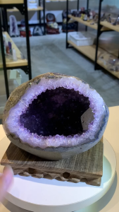 💜 1.79kg Natural Amethyst Wowo🔮 Natural Raw Amethyst ✨ Naturally formed with a large Calcite crystal💜 1.79kg 大口窝窝|放手串很不错📿🔮 天然原矿紫水晶