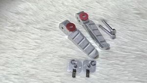 Gác chân sau takegawa bật bi cho xe máy honda