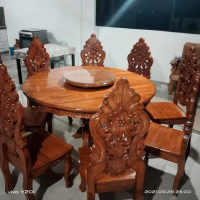 8seaters dining setwith round table