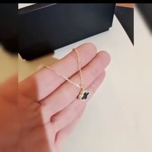 Kalung Wanita Titanium Kalung Wanita Liontin Clover Hitam Kalung Wanita Korea Anti Karat