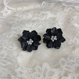 Dark Tea Flower Pearl Earrings French Vintage Fairy Atmosphere Womens Fashion Jewelry Fresh out Plant Floral Ear Jewelry