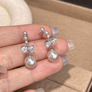 French Butterfly Knot Pearl Tassel Earrings Womens New 2025 High-End Elegant Ear Jewelry Luxury Dangle Earrings