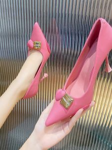รองเท้าส้นสูงหัวแหลม รองเท้าส้นบาง หนังนิ่ม สไตล์ใหม่ ฤดูใบไม้ผลิและฤดูร้อน สีชมพูหัวใจ เซ็กซี่ รองเท้าส้นสูงสำหรับผู้หญิง