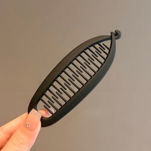 กิ๊บติดผมแบบหนีบข้างเดียวสำหรับผู้หญิง สไตล์ใหม่ปี 2025 กิ๊บติดผมทรงหัวเข็มขัดรูปแมลงวัน ทรงเรียบง่าย คล้องคอ ช่วงฤดูร้อน สำหรับผู้หญิง