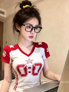 Cute and Spicy V-Neck White Panel Print Short Sleeve T-Shirt