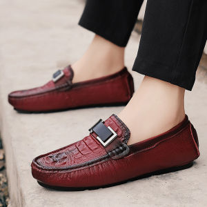 New 2025 Mens Genuine Leather Slip-On Casual Shoes Red Lucky Year Fashion Korean Style Bean Bean Shoes Comfortable All-Match