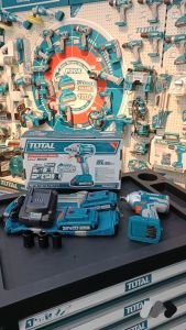 TOTAL Cordless Impact Wrench 20V incl. 2x Battery 1x Charger 3x Sockets 1x Belt Clip 1x Canvas Bag - TIWLI2001
