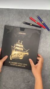 GIFT SET Bộ Quà Tặng Sổ Vươn Xa Biển Lớn & Bút Ký Cao Cấp Leon Dio Primal Hive