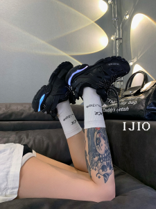 IJIO Original Design INS Style Letter Embroidery Couple Socks Cotton Mid-Calf Fashionable Comfortable Sports Socks for Men And Women