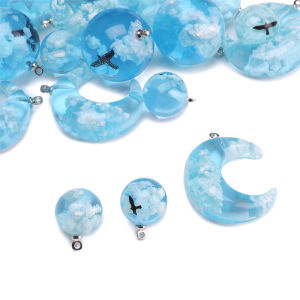 จี้ลูกปัดเรซินรูปก้อนเมฆสีฟ้าท้องฟ้าสีขาวสำหรับต่างหูสร้อยคอสร้อยข้อมืองานหัตถกรรม DIY 1ชิ้น