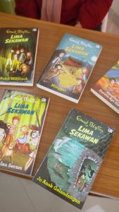 Buku Novel Anak / Lima Sekawan Enid Blyton / Di Pulau Seram / Jo Anak Gelandangan / Karang Setan / Ke Bukit Billycock / Ke Sarang Penyelundup / Memburu Kereta Api Hantu / Minggat / Rawa Rahasia
