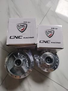Raider 150 Hub Set with bearings and spacers.