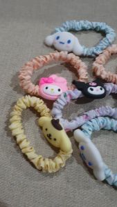 (PER 4 PCS - SERI) KUNCIR / IKAT RAMBUT / SCRUNCHIE RAMBUT / KARET RAMBUT / PITA RAMBUT HIASAN SANRIO KUROMI