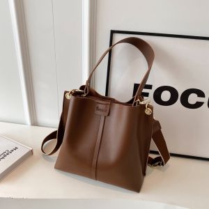 Stylish Bucket Bag Womens Crossbody Shoulder Bag Versatile Korean Version Fashionable Water Bucket Bag Trendy Handbag