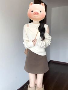 เสื้อถักไม่สมมาตรสำหรับผู้หญิง แขนยาว คอกลม เสื้อชั้นในแบบเปิดไหล่ ดีไซน์เก๋ไก๋ แฟชั่นฤดูใบไม้ร่วง/ฤดูหนาว สไตล์เกาหลี เสื้อชั้นในคอตตอนโพลีเอสเตอร์